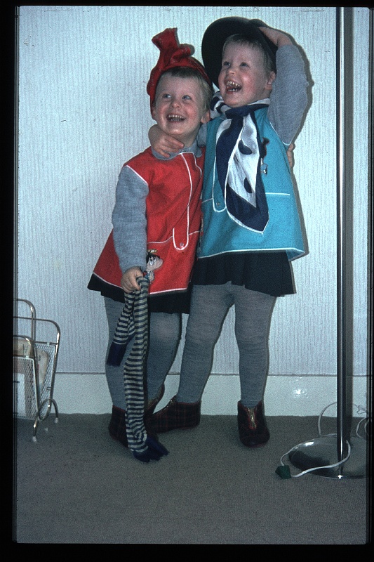02.Delft mrt 1966 Brigitte,Marion.JPG